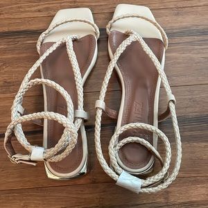 SOULIERS MARTINEZ NWOT
Amanecer 45 braided leather sandals
